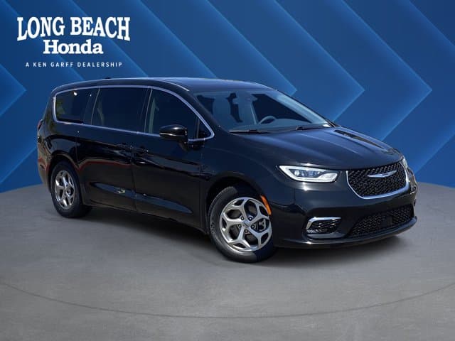 2024 Chrysler Pacifica Limited — photo 1 of 36