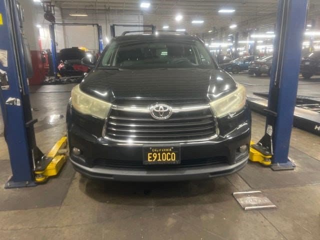 2016 Toyota Highlander LE Plus — photo 1 of 3