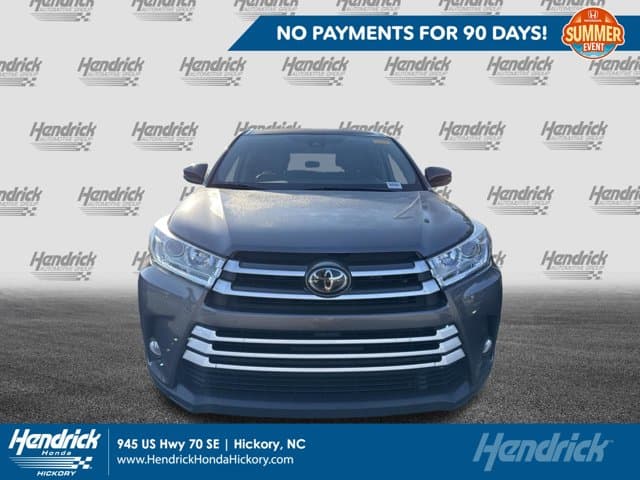2018 Toyota Highlander LE — photo 1 of 10