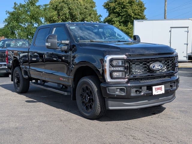 2027 Ford Super Duty F-250 SRW LARIAT — photo 1 of 35