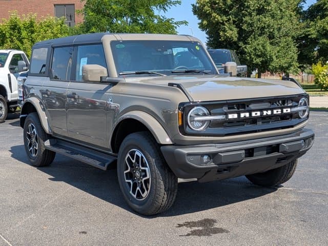 2026 Ford Bronco Outer Banks — photo 1 of 32