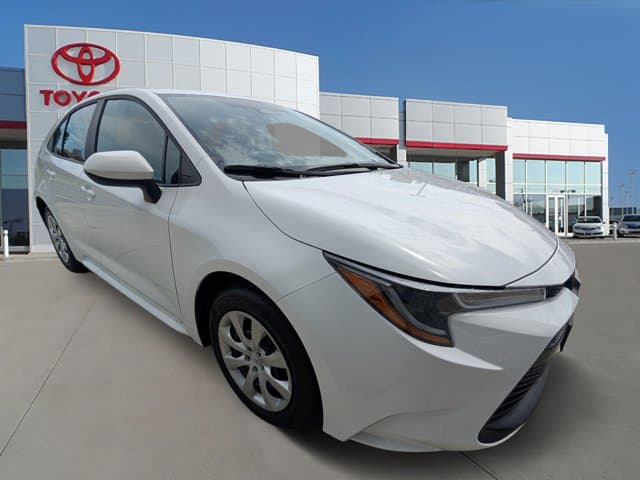 2026 Toyota Corolla LE — photo 1 of 11