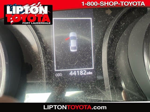 2023 Toyota Camry SE — photo 1 of 3