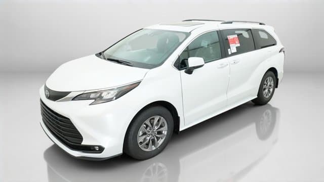 2026 Toyota Sienna XLE — photo 1 of 16