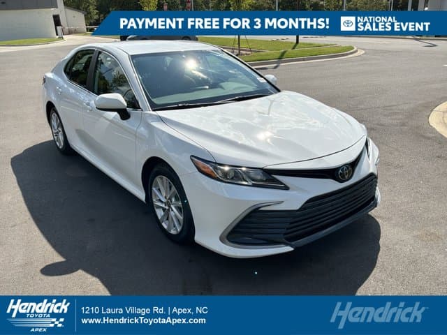2024 Toyota Camry LE — photo 1 of 34