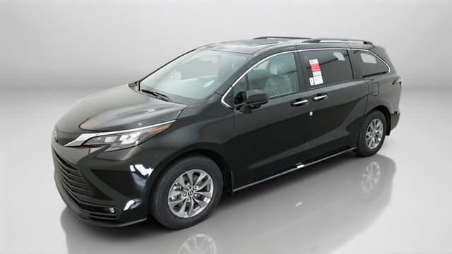 2026 Toyota Sienna XLE — photo 1 of 16