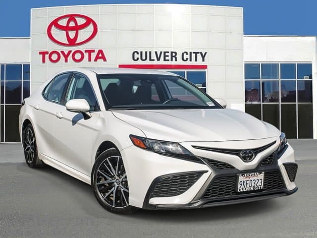 2024 Toyota Camry SE — photo 1 of 32
