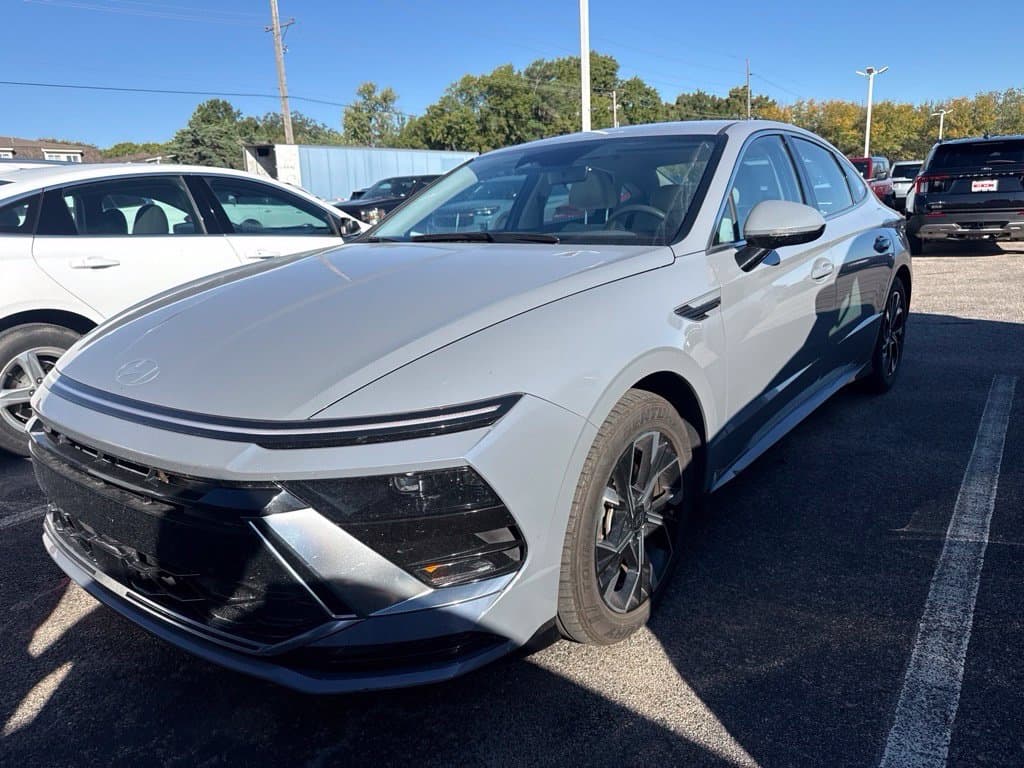 2025 Hyundai Sonata SEL — photo 1 of 4