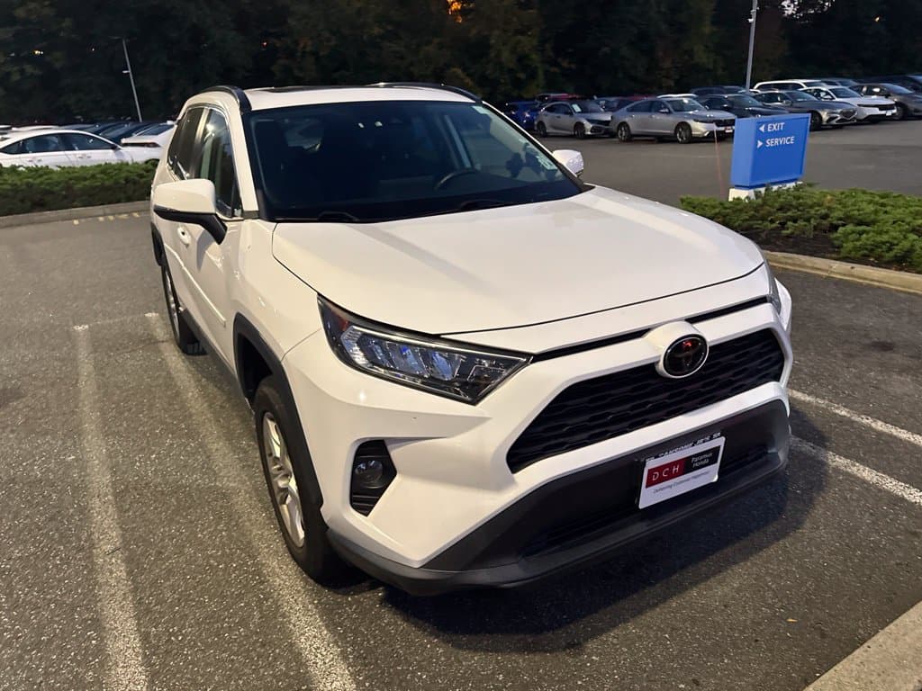2021 Toyota RAV4 XLE — photo 1 of 16