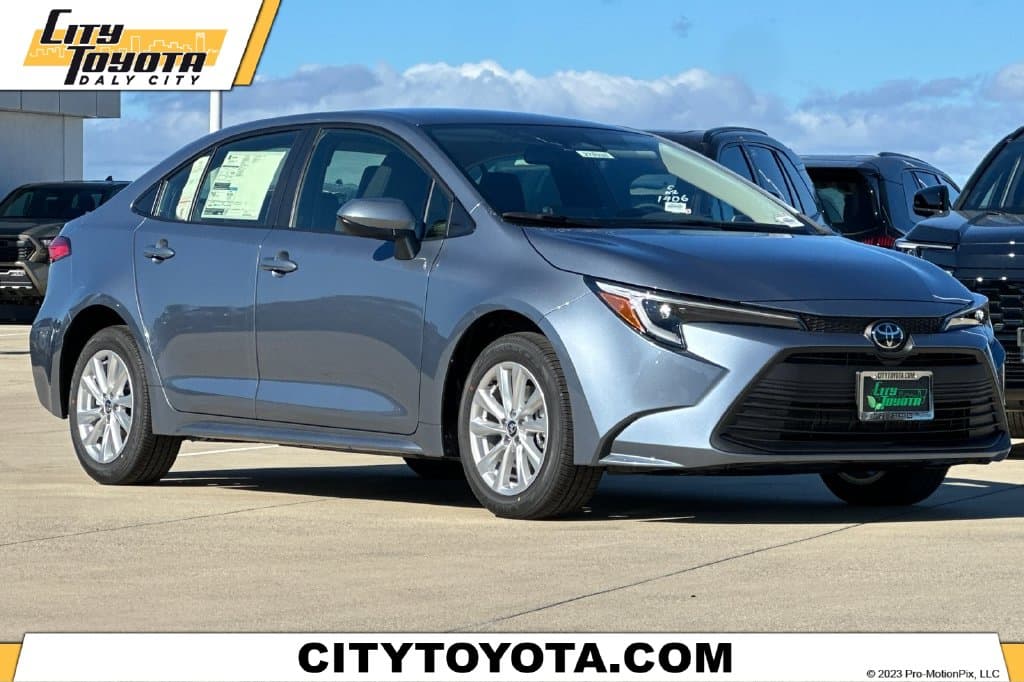 2027 Toyota Corolla Hybrid LE — photo 1 of 13