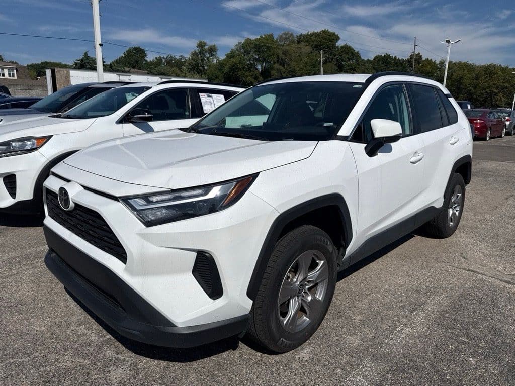 2025 Toyota RAV4 XLE — photo 1 of 4