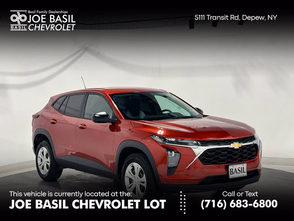 2024 Chevrolet Trax LS — photo 1 of 36