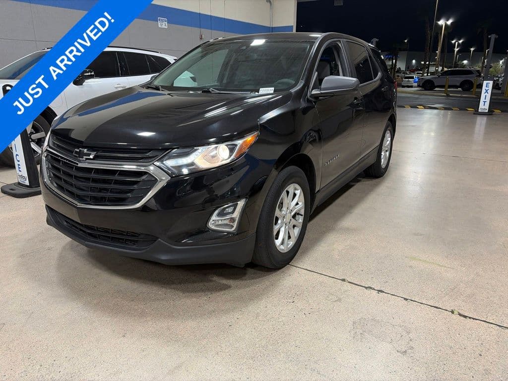 2021 Chevrolet Equinox LS — photo 1 of 6