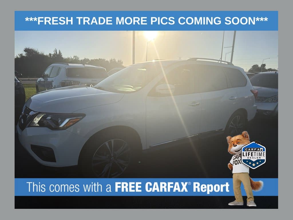 2017 Nissan Pathfinder Platinum — photo 1 of 4