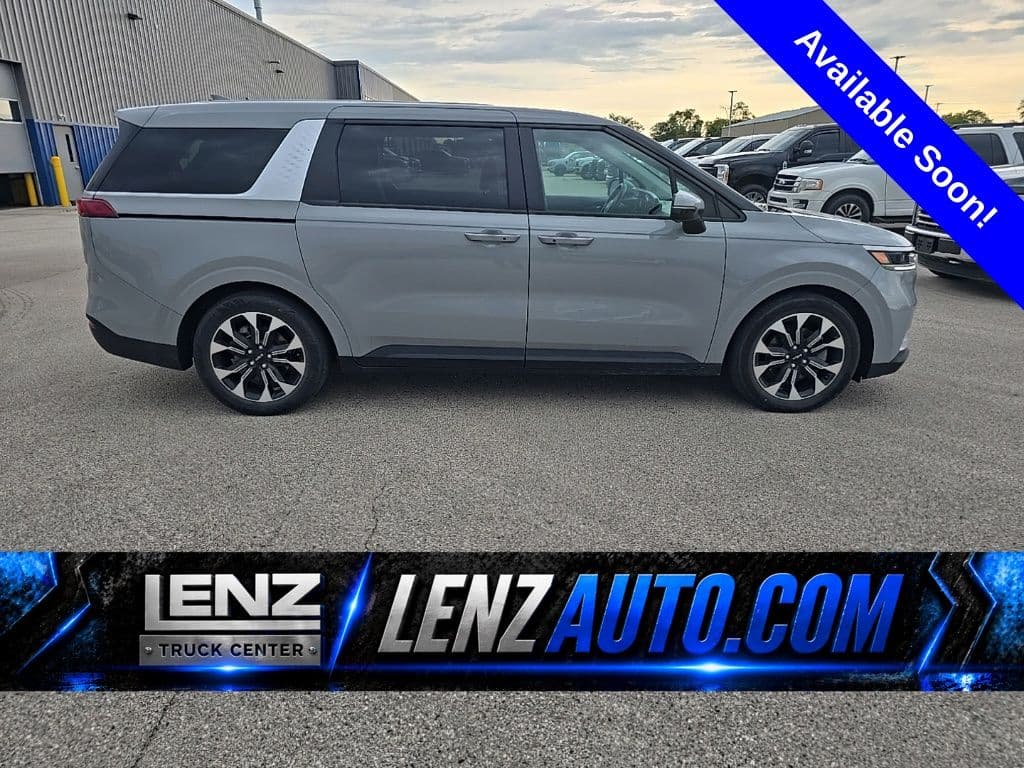 2023 Kia Carnival EX — photo 1 of 32