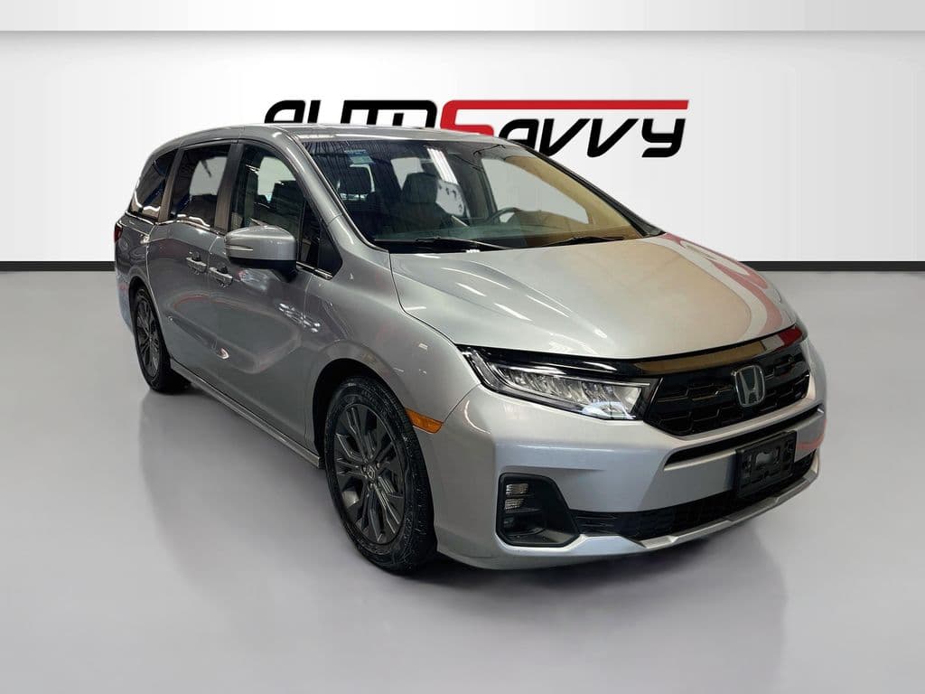 2025 Honda Odyssey Touring — photo 1 of 36