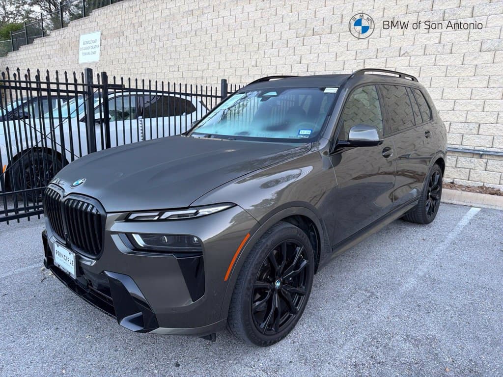 2025 BMW X7 xDrive40i — photo 1 of 6
