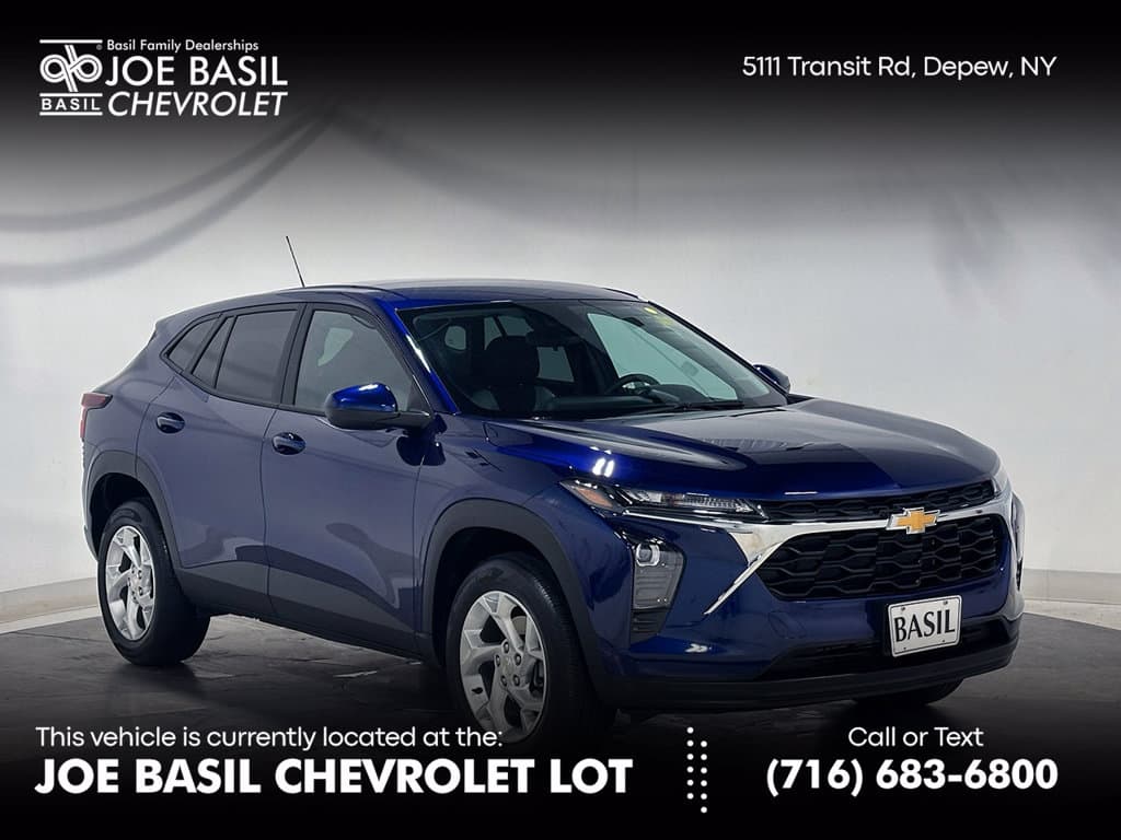 2024 Chevrolet Trax LS — photo 1 of 37