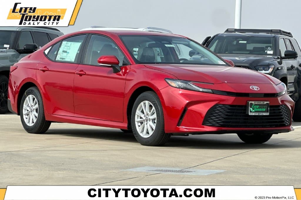 2026 Toyota Camry LE — photo 1 of 33