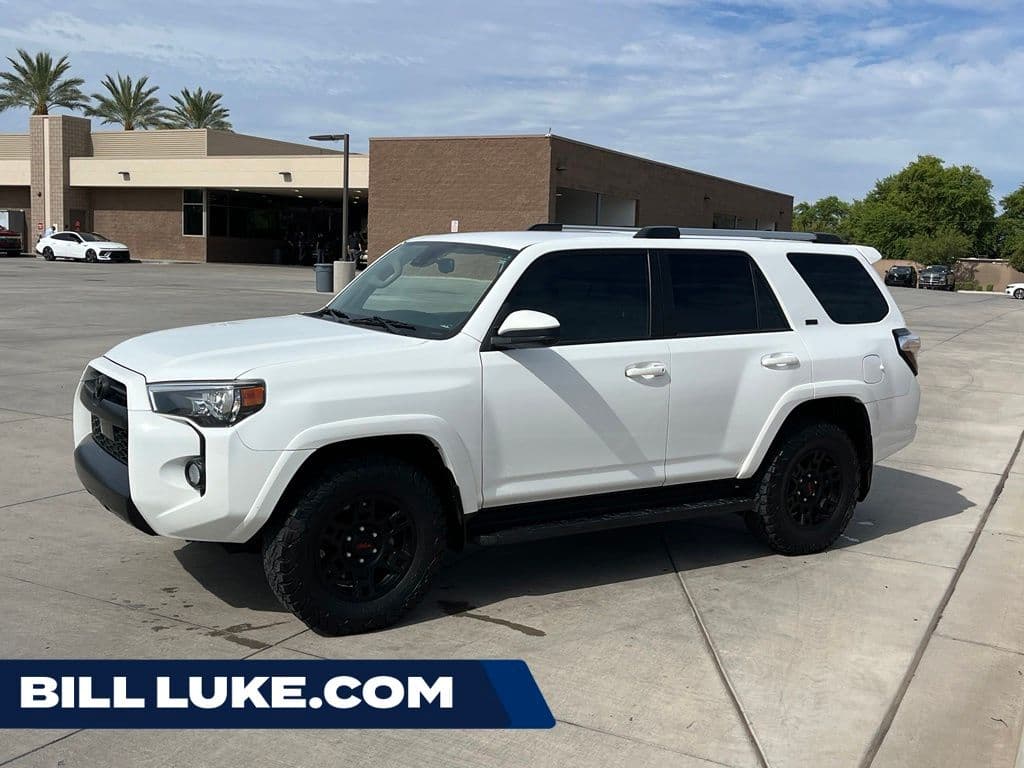 2020 Toyota 4Runner SR5 — photo 1 of 35