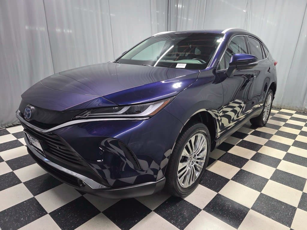 2023 Toyota Venza XLE — photo 1 of 21