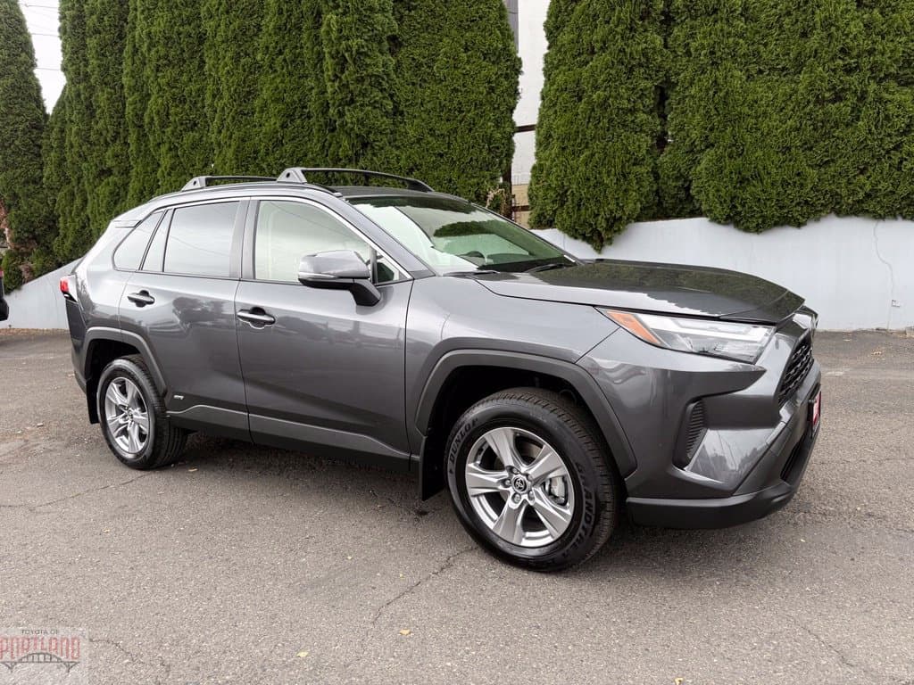 2025 Toyota RAV4 Base — photo 1 of 33