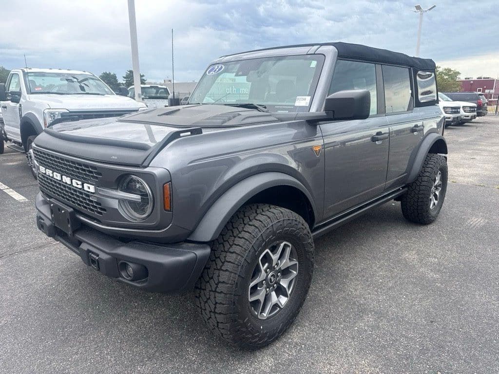 2023 Ford Bronco Badlands — photo 1 of 4