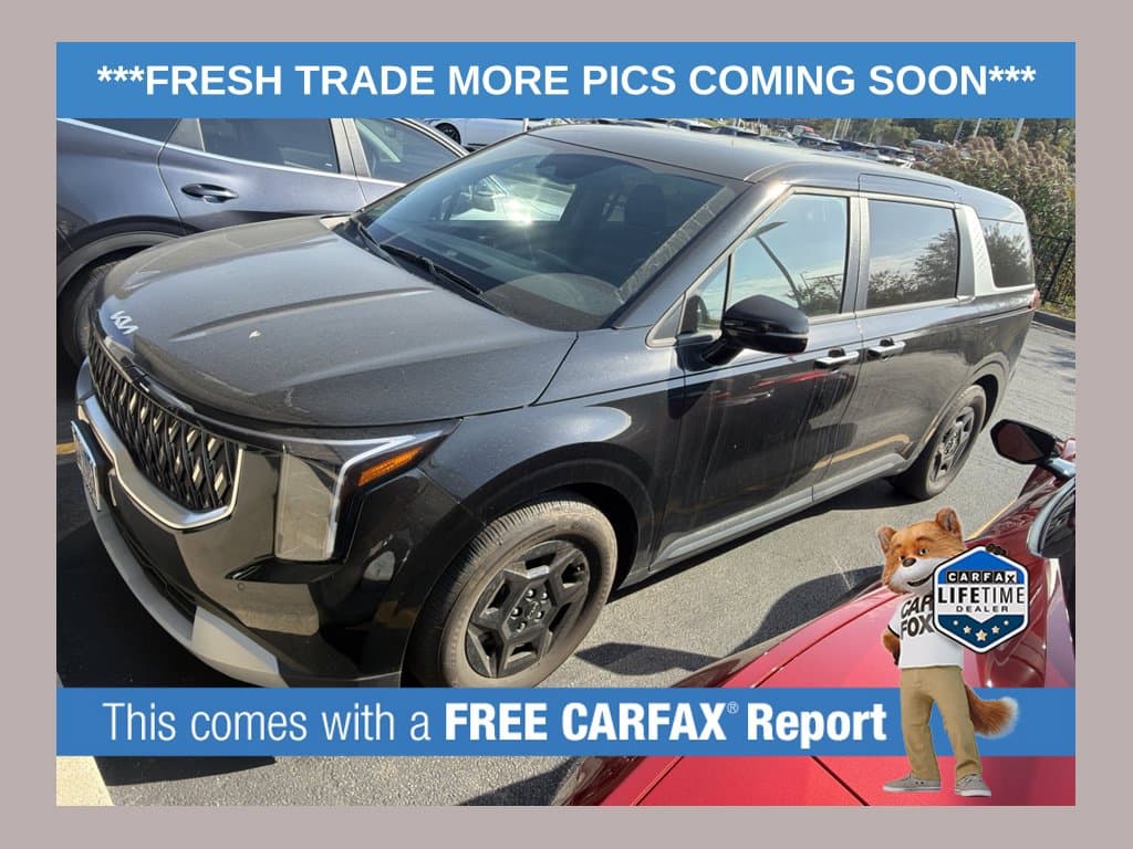 2025 Kia Carnival LXS — photo 1 of 4