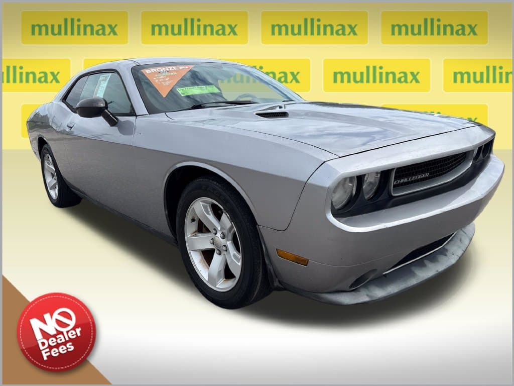 2014 Dodge Challenger SXT — photo 1 of 26