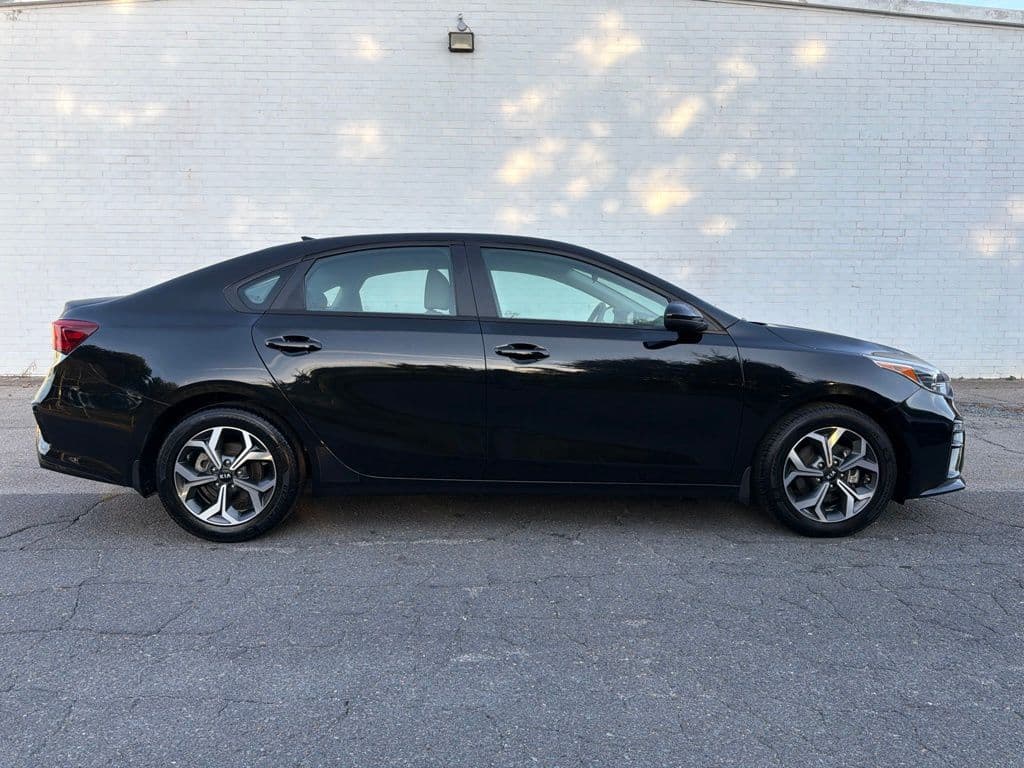 2021 Kia Forte LXS — photo 1 of 32