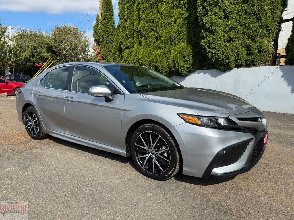 2023 Toyota Camry SE — photo 1 of 29