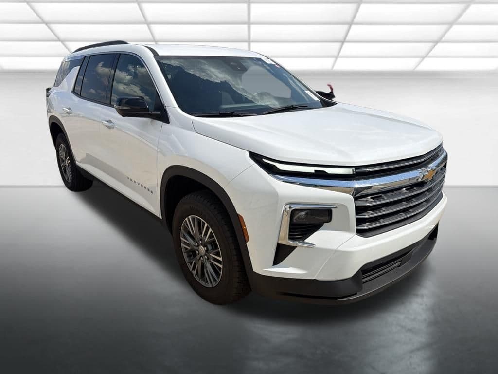 2024 Chevrolet Traverse LT — photo 1 of 11