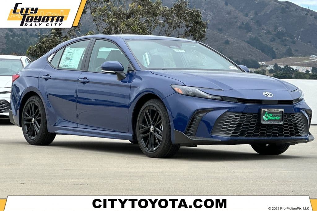 2026 Toyota Camry SE — photo 1 of 34