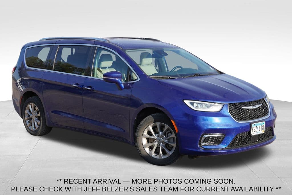 2021 Chrysler Pacifica Touring L — photo 1 of 8