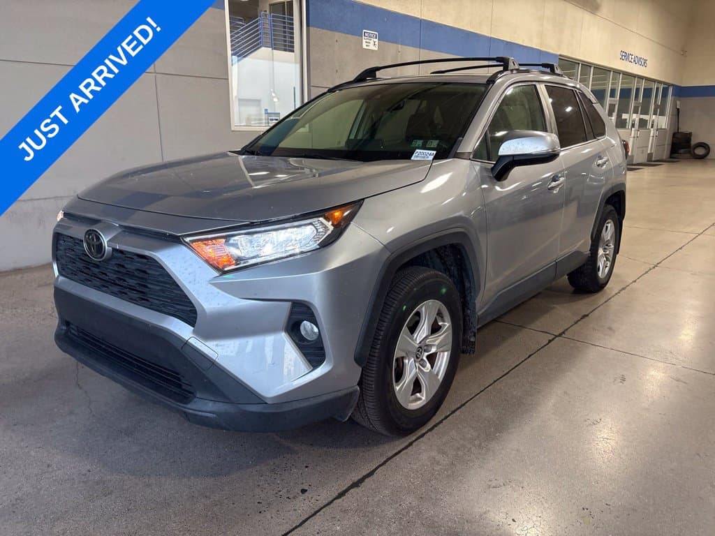 2020 Toyota RAV4 XLE — photo 1 of 6