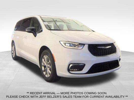 2026 Chrysler Pacifica Limited — photo 1 of 5