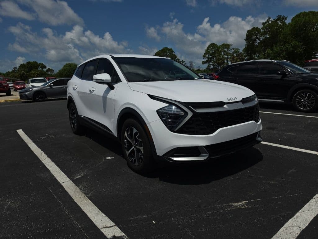 2024 Kia Sportage EX — photo 1 of 19