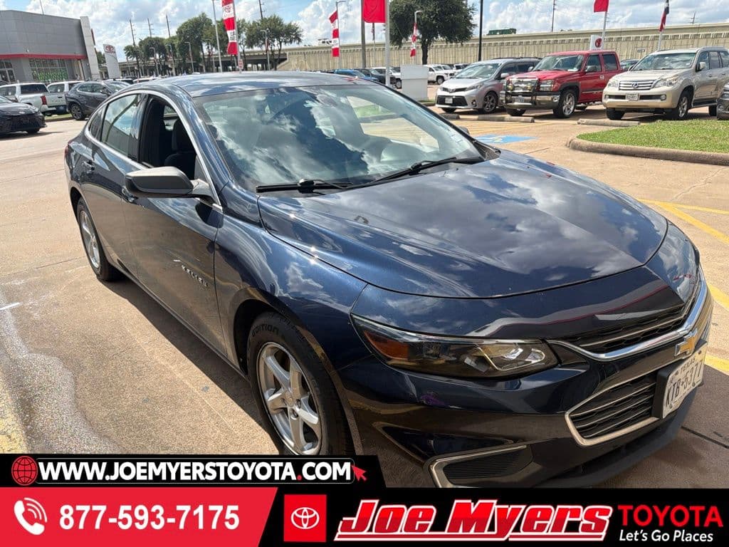 2018 Chevrolet Malibu LS — photo 1 of 4
