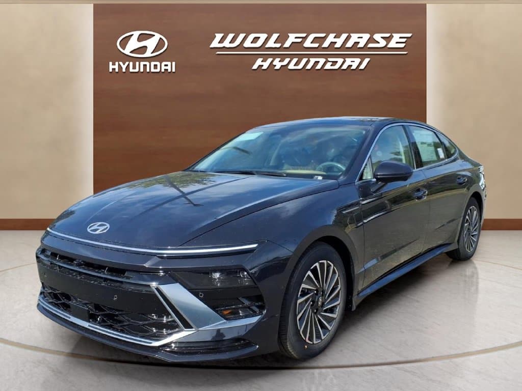2027 Hyundai Sonata Hybrid Limited — photo 1 of 8