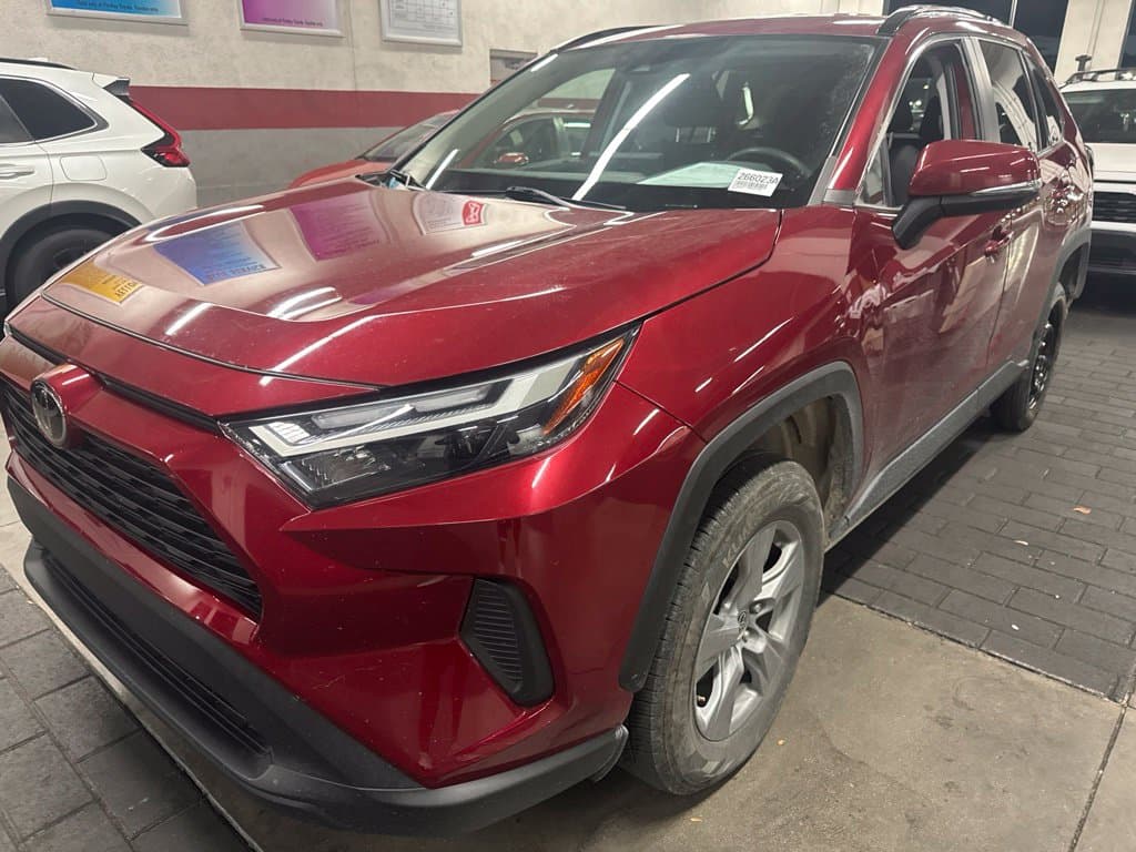 2022 Toyota RAV4 XLE — photo 1 of 4