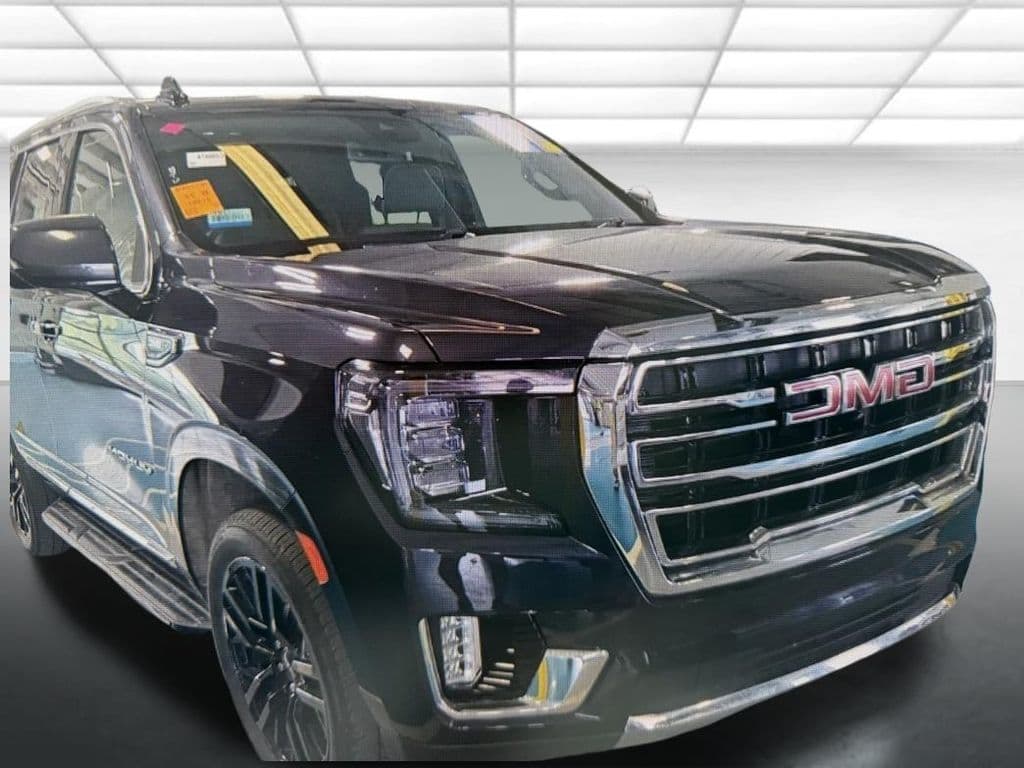 2024 GMC Yukon SLT — photo 1 of 7