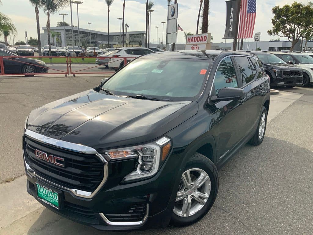 2024 GMC Terrain SLE — photo 1 of 22