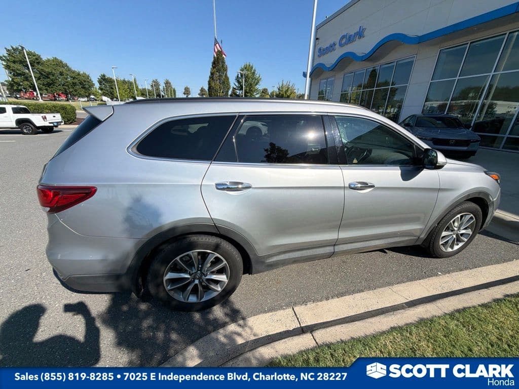 2017 Hyundai Santa Fe Limited — photo 1 of 2