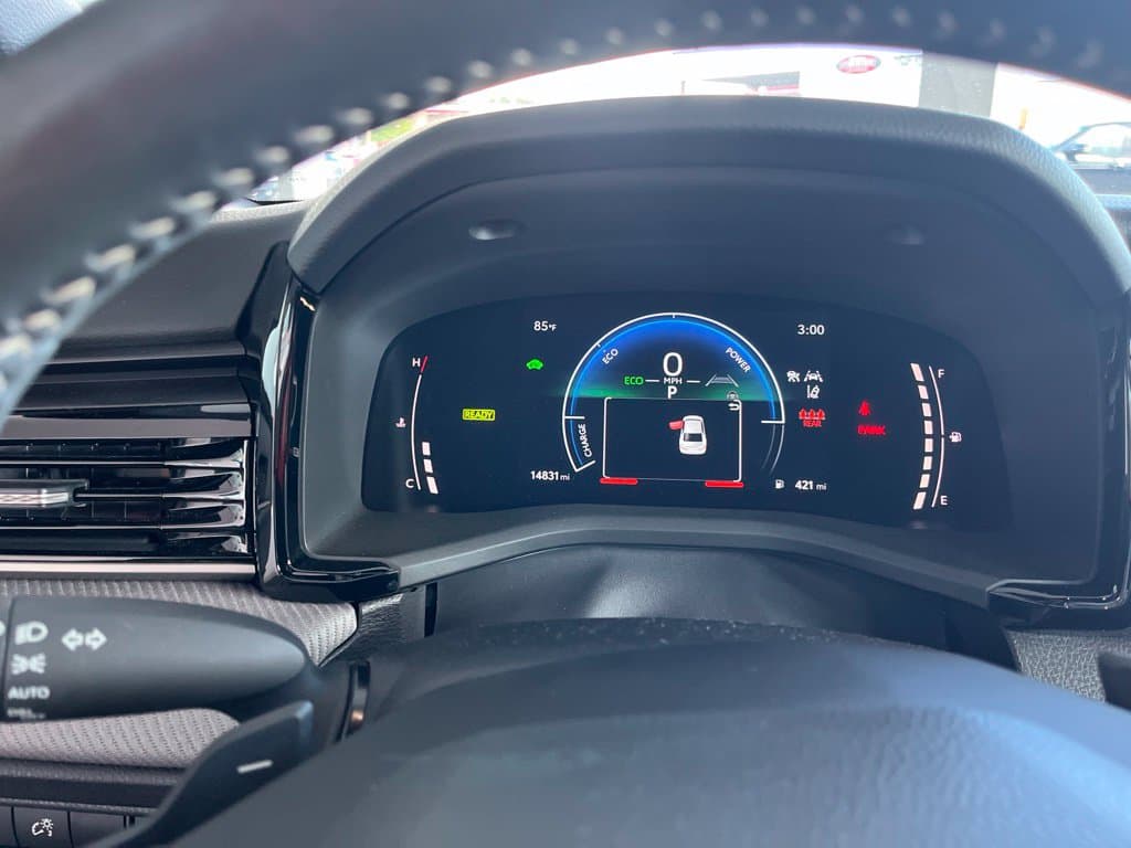 2025 Toyota Camry SE — photo 1 of 15