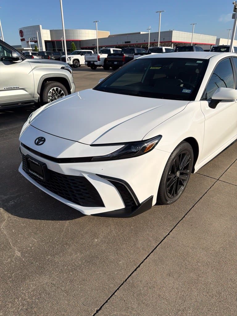 2026 Toyota Camry SE — photo 1 of 12