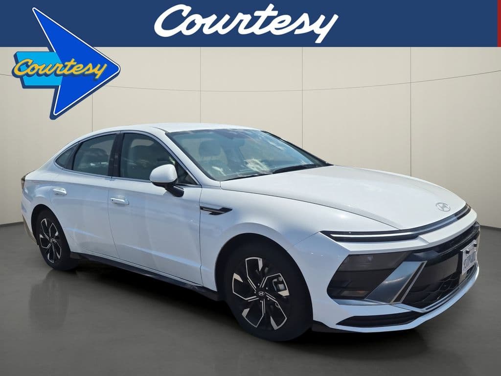 2025 Hyundai Sonata SEL — photo 1 of 12