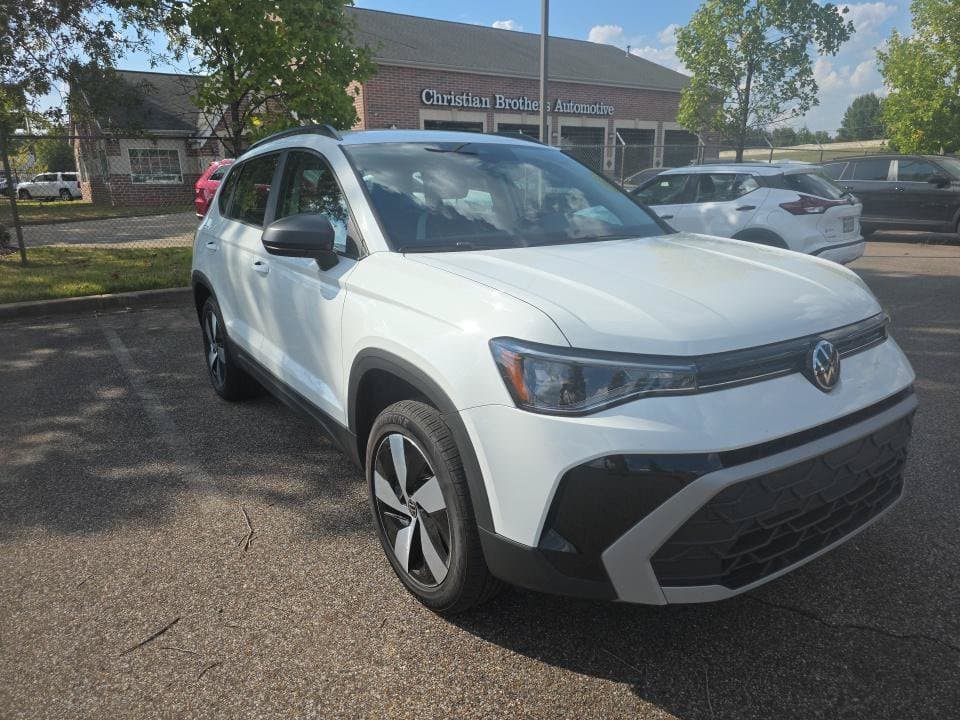 2025 Volkswagen Taos S — photo 1 of 6