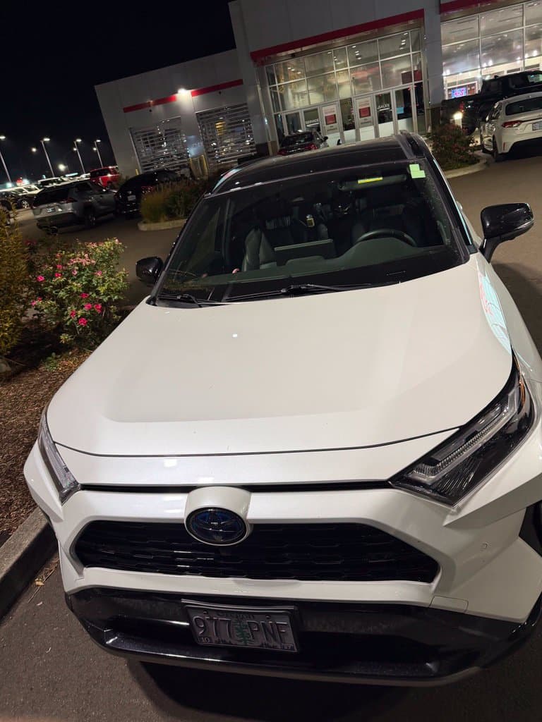 2023 Toyota RAV4 Hybrid XSE — photo 1 of 11