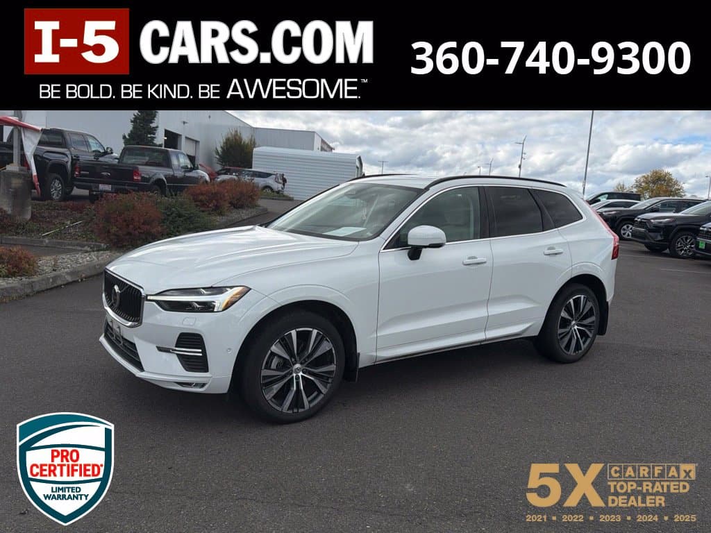 2022 Volvo XC60 Momentum — photo 1 of 7