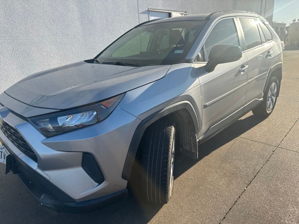 2020 Toyota RAV4 LE — photo 1 of 15